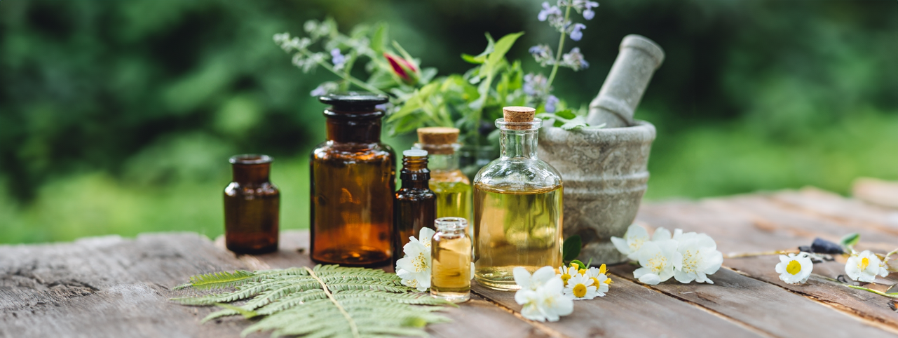 What are Herbal Extracts and How are They Extracted at Sivaroma?