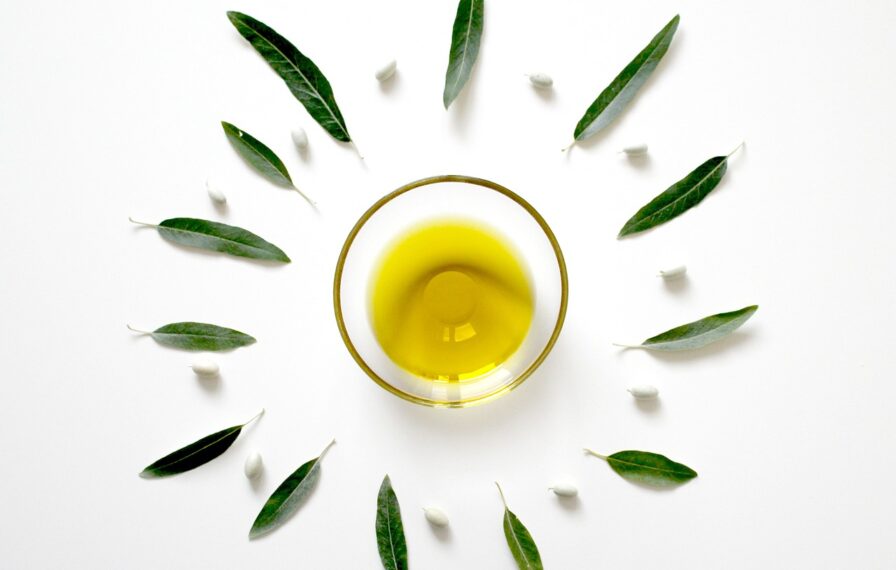 What Are Carrier Oils – Uses & Benefits for Skin & Hair
