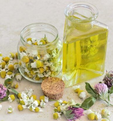 5 Best Essential Oils for Relieving Skin Rashes, Itching & Hives
