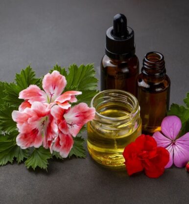 Geranium Essential Oil: Exploring its Many Benefits for Health and Wellness