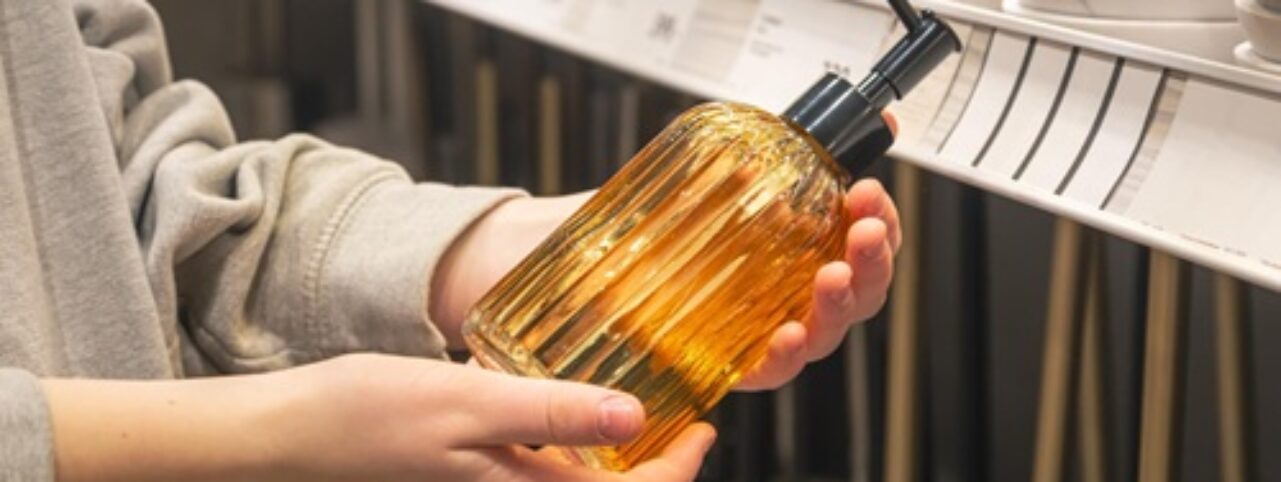 How Fragrance Manufacturers Make Fragrances for Reuse: A Complete Process Guide