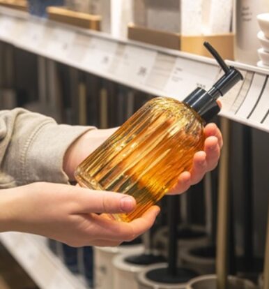 How Fragrance Manufacturers Make Fragrances for Reuse: A Complete Process Guide