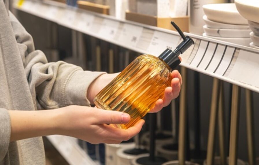 How Fragrance Manufacturers Make Fragrances for Reuse: A Complete Process Guide